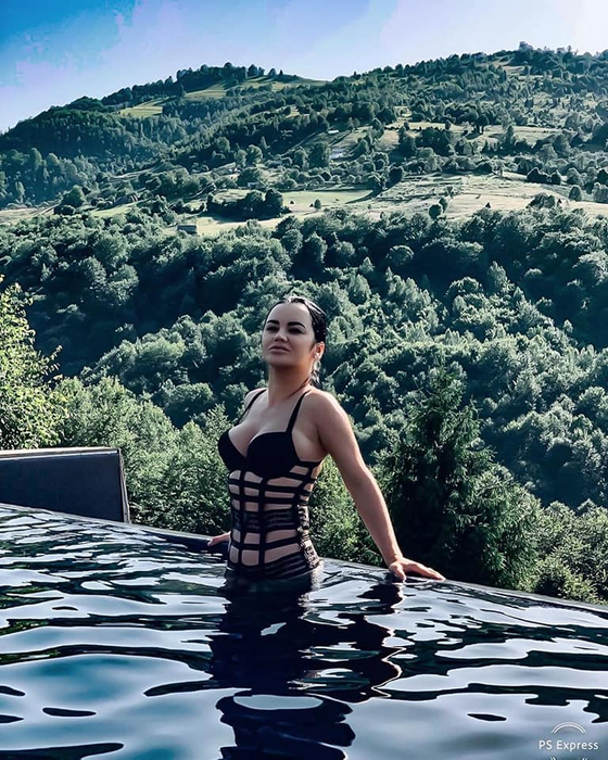 La câte operații estetice a apelat Carmen de la Sălciua de-a lungul timpului. Nu o recunoști
