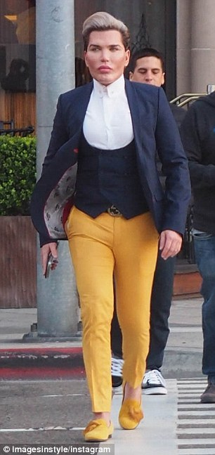 „Păpuşa umană Ken” s-a operat din nou! Cum arată Rodrigo Alves acum, după intervenţia făcută pentru a semăna cu o pisică!