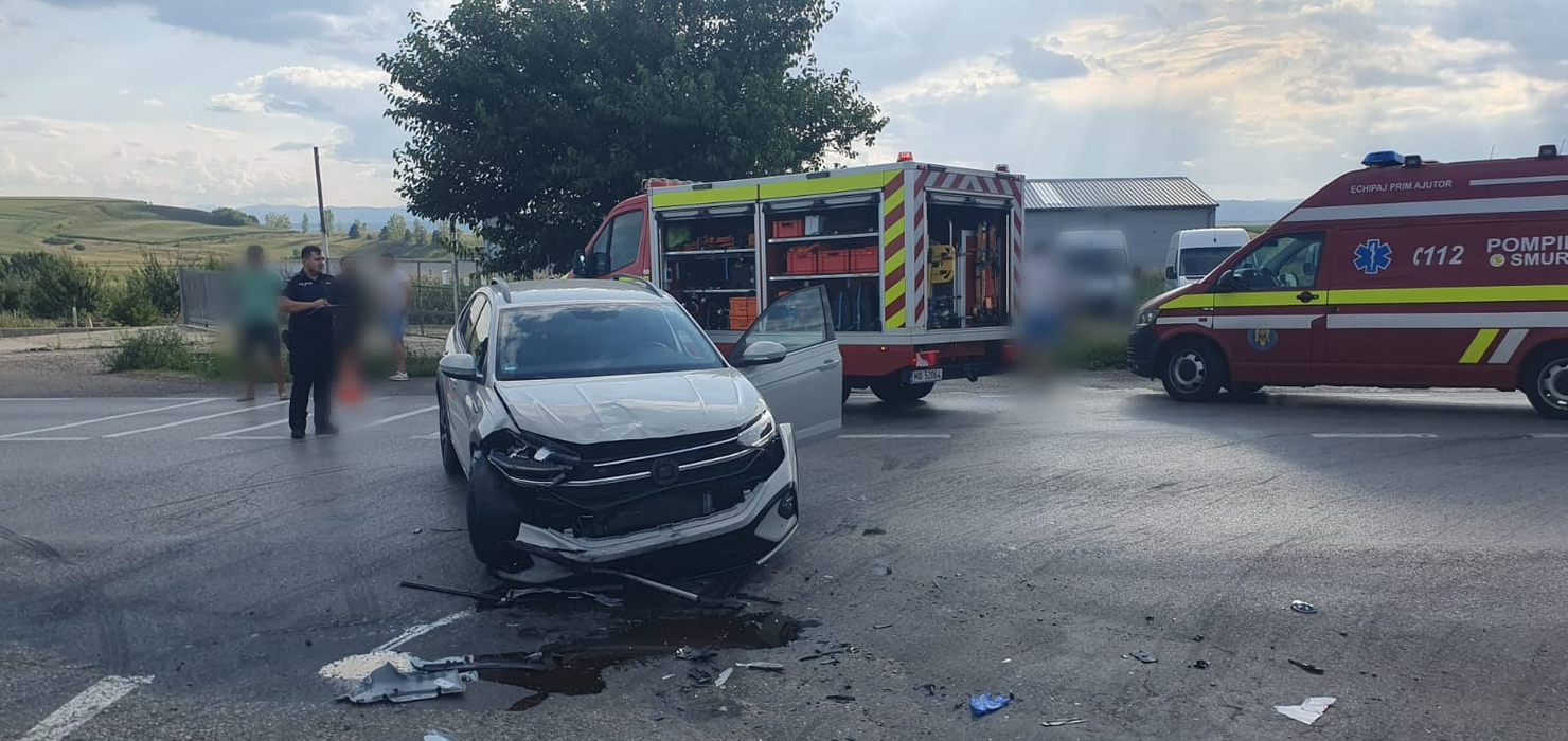 Accident în județul Suceava - carambol pe raza localității Cumpărătura, 12 persoane implicate