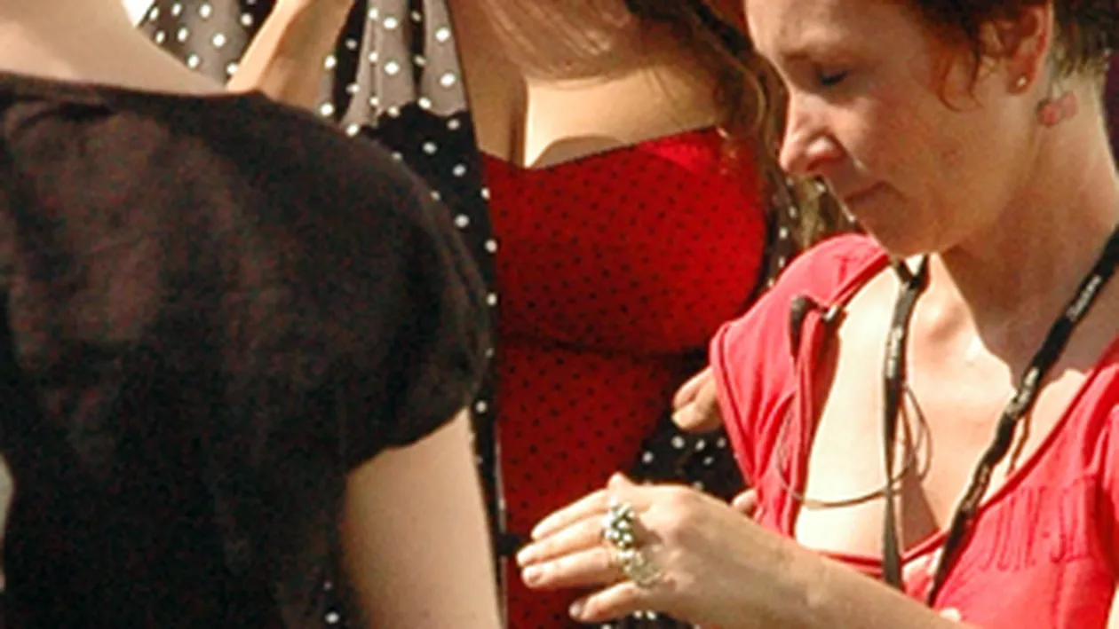 Ce face Penelope Cruz la Roma? Infuleca si umbla pe strazi in halat de casa