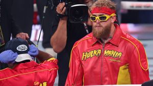 Fostul YouTuber, Jake Paul, bătut crunt de Anthony Joshua. A ajuns la spital imediat după meci