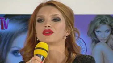 Cristina Spătar revine in muzică, la un an de când a născut! Uite cât de bine arată solista: Totul se poate cu voinţă