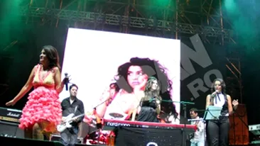 5.000 de romani i-au adus tribut cantaretei Amy Winehouse