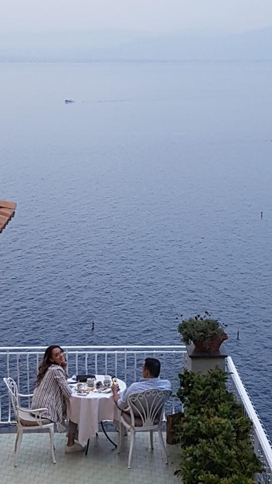Ștefan și Bianca, la o cafea în Sorrento