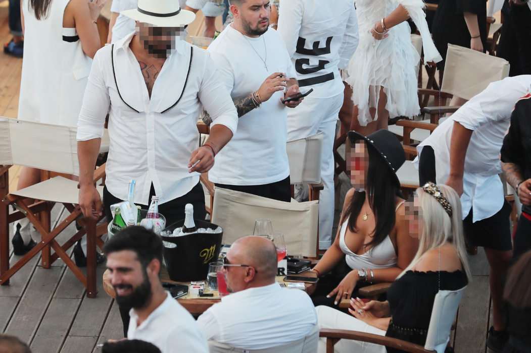”Unchiul” s-a distrat la mare