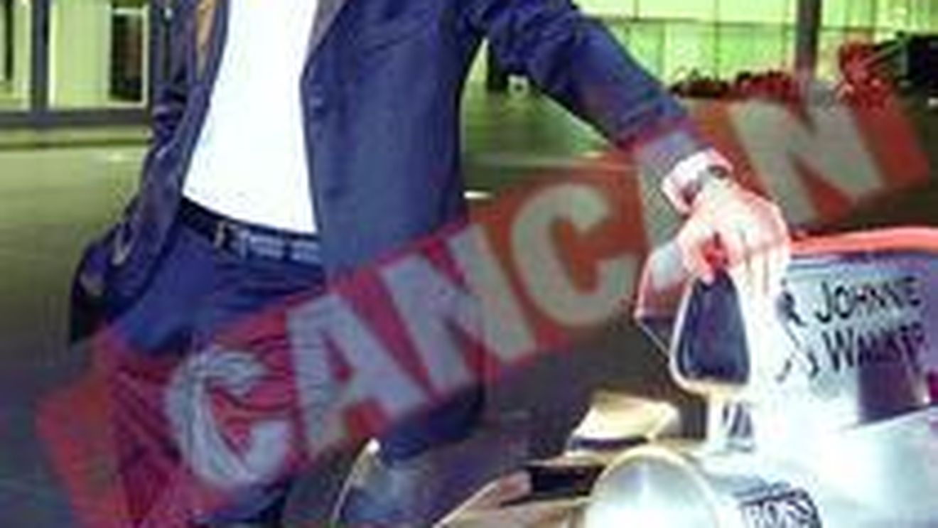 Hamilton s-a ratacit intre Paris si Londra