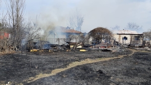 După Vrancea și Giurgiu, incendiu puternic de vegetație și în Dâmbovița | FOTO + VIDEO