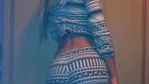 Loredana Chivu vrea sa o intreaca pe Coco Pitzipoanca? Uite-o cum isi etaleaza posteriorul pe Facebook! Tu i-ai da Like?