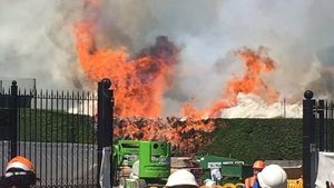 Incendiu puternic la Wimbledon! Patru echipaje de pompieri intervin în forţă