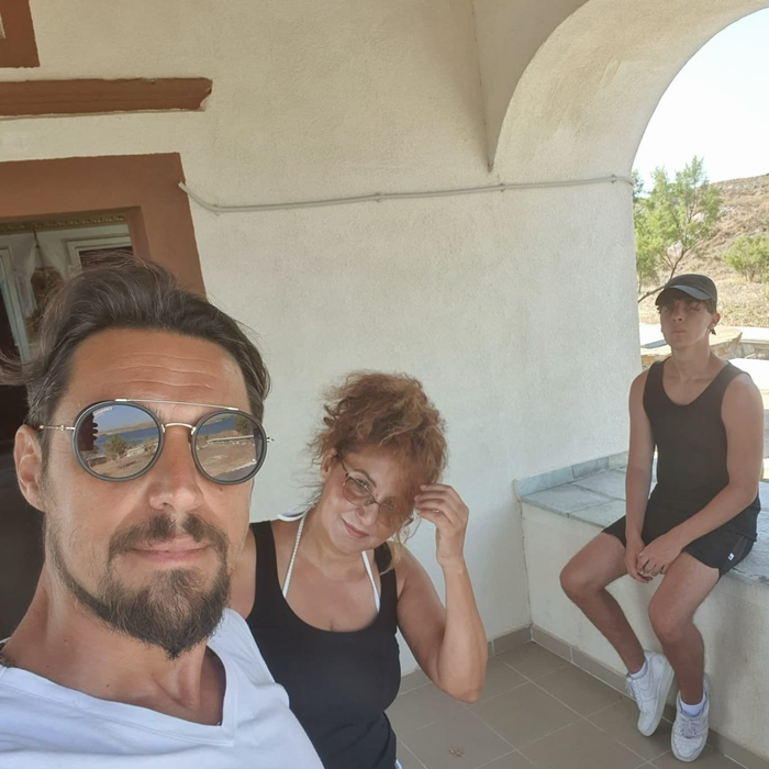 Daniel Pavel, alături de fosta parteneră și de fiul lor/ Sursa foto: Instagram