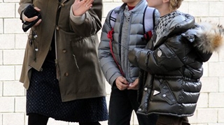 S-a maimutarit la paparazzi in fel sI chip - Aflati aici despre odrasla carei vedete este vorba
