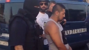 Trei romi, bătuţi măr de un fost lupător K1! Bărbatul, aflat pe motocicletă, a fost şicanat în trafic şi...