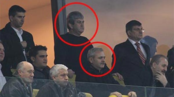 Singurele culori politice de pe National Arena au fost ros-albastru! Vezi "lotul" politicienilor din galeria Stelei