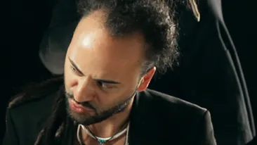 VIDEO Lee More, colegul de trupa al lui Matteo, i-a tuns dreadurile cantaretului