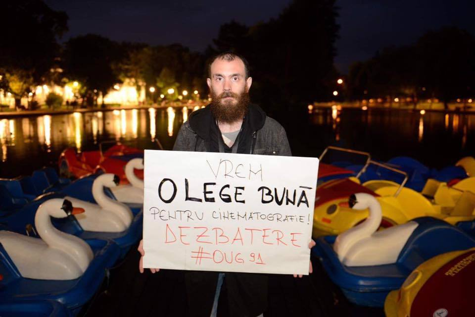 Alex Bălăşoiu este absolvent de teatru şi film