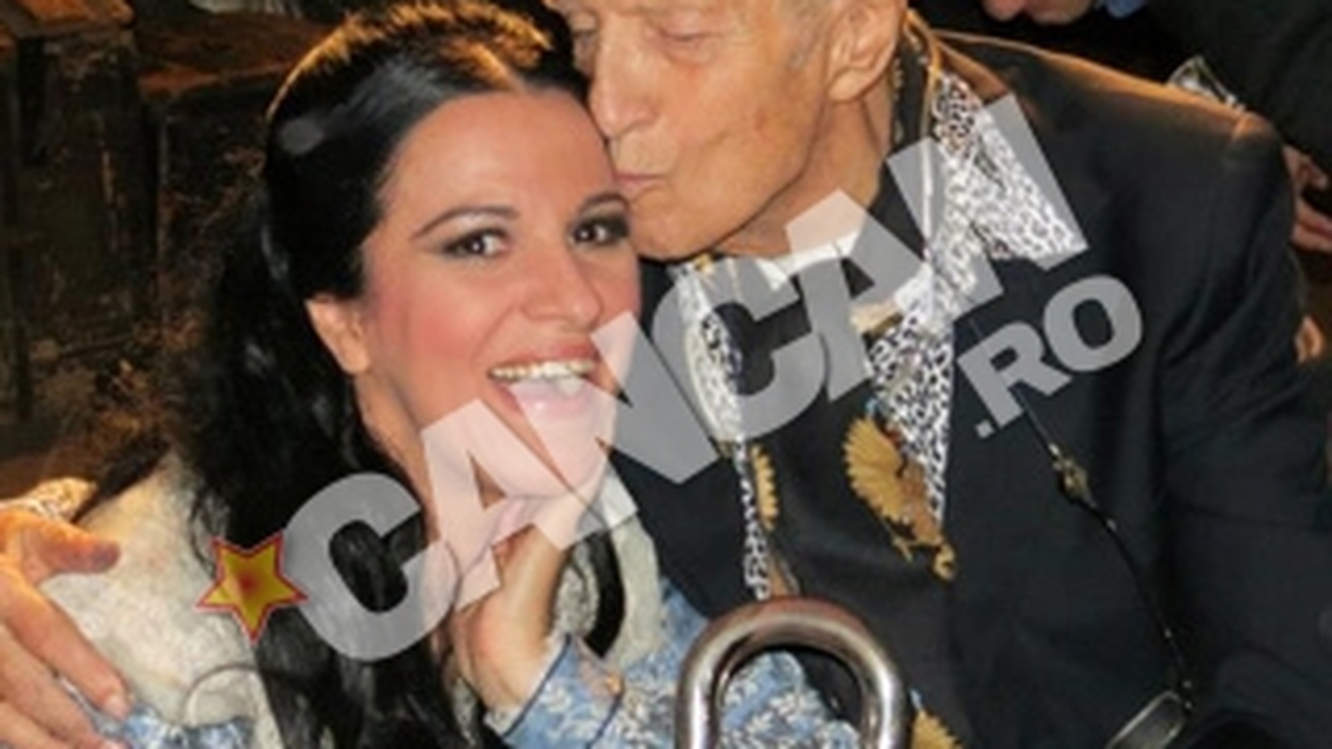 Regizorul a fost impresionat de farmecul sI talentul romancei. Franco Zeffirelli a facut un desen cu dedicatie pentru Angela Gheorghiu