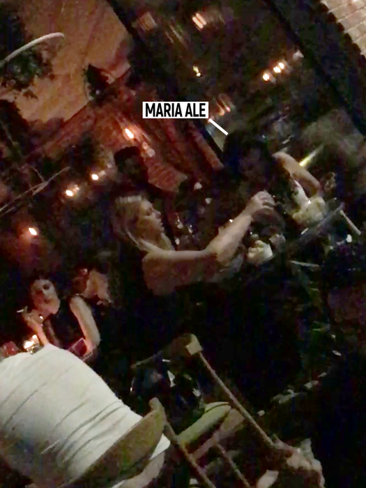 Maria Ale a fost alături de o prietenă în NUBA Cafe