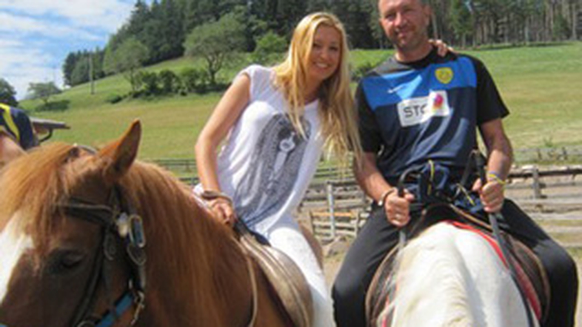 Walter Zenga, pe post de Fat-Frumos! Raluca l-a urcat pe un cal alb!