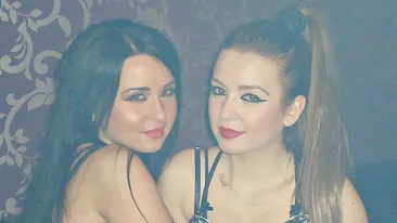 Una dintre surorile de la Roller Sys a ramas in sanii goi in piscina! Un fotograf a surprins momentul