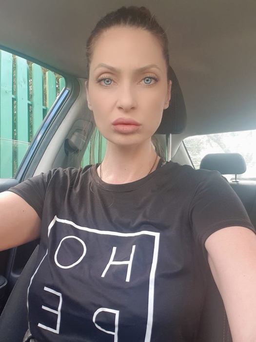 Adela Chirică și băiatul ei, Davis, au fost din nou blestemați de o hărțuitoare