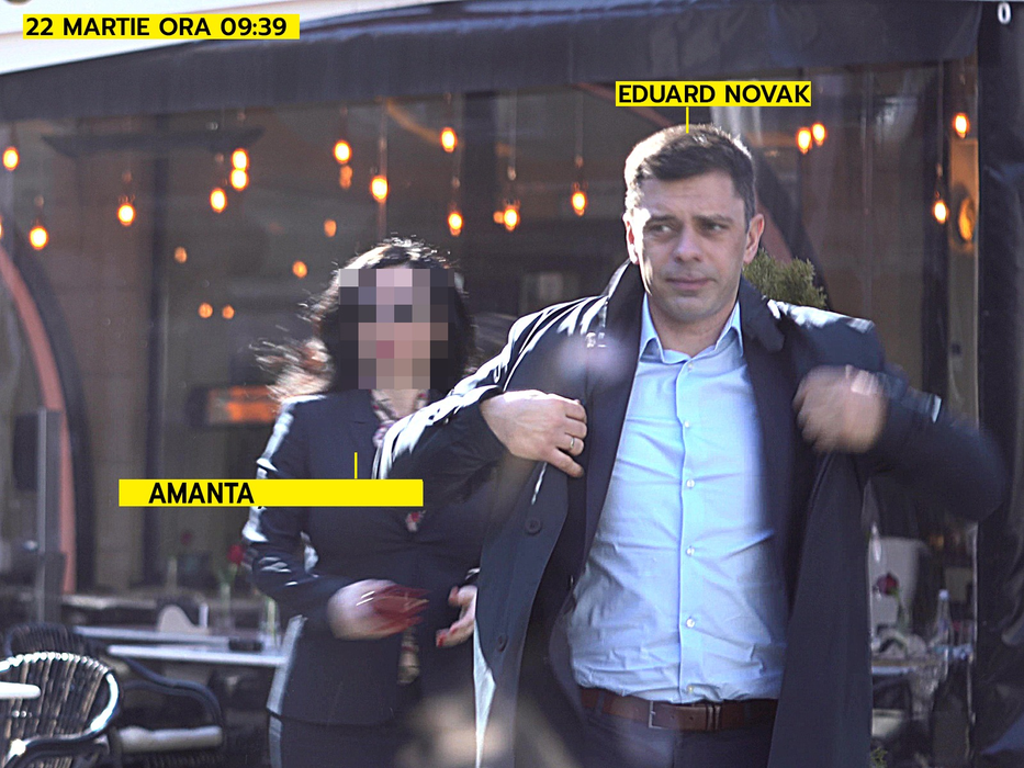 Eduard Novak și amanta ies din local (Foto: CANCAN.RO)