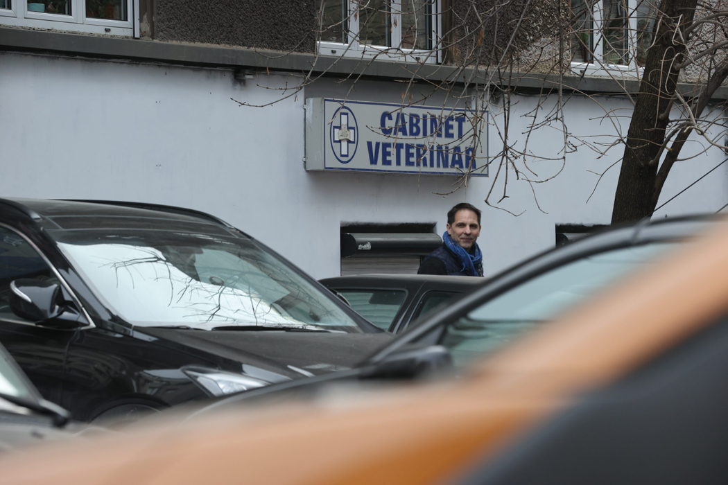 Dan Negru l-a așteptat la scară pe Horia Moculescu (Foto: CANCAN.RO)
