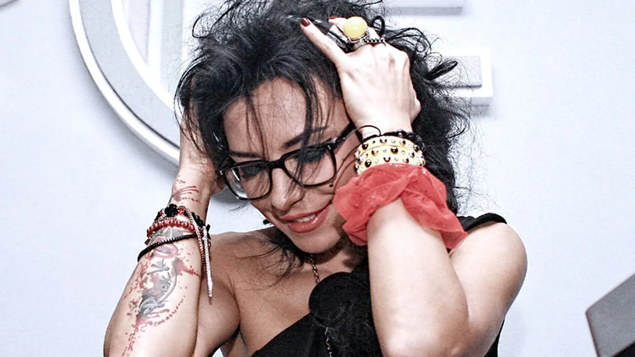 Nu ţi-ai imaginat niciodată că ar putea fi superstiţioasă! Dj Wanda are un lucru sfânt de la Ierusalim care o apără de deochi!