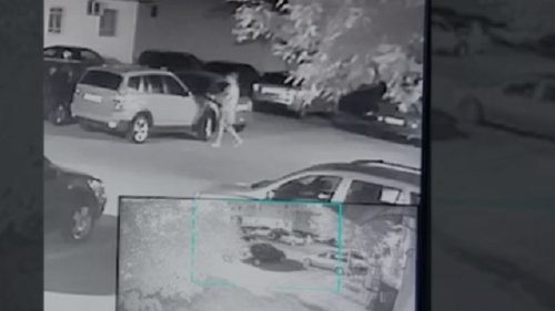 Un bărbat a fost surprins în timp ce incendia o mașină parcată pe străzile din Drobeta Turnu Severin