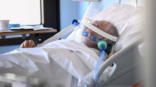 Povestea sfâșietoare a unui bărbat infectat cu virusul COVId-19! Și-a petrecut ultimele 30 de ore din viață cu familia, la telefon