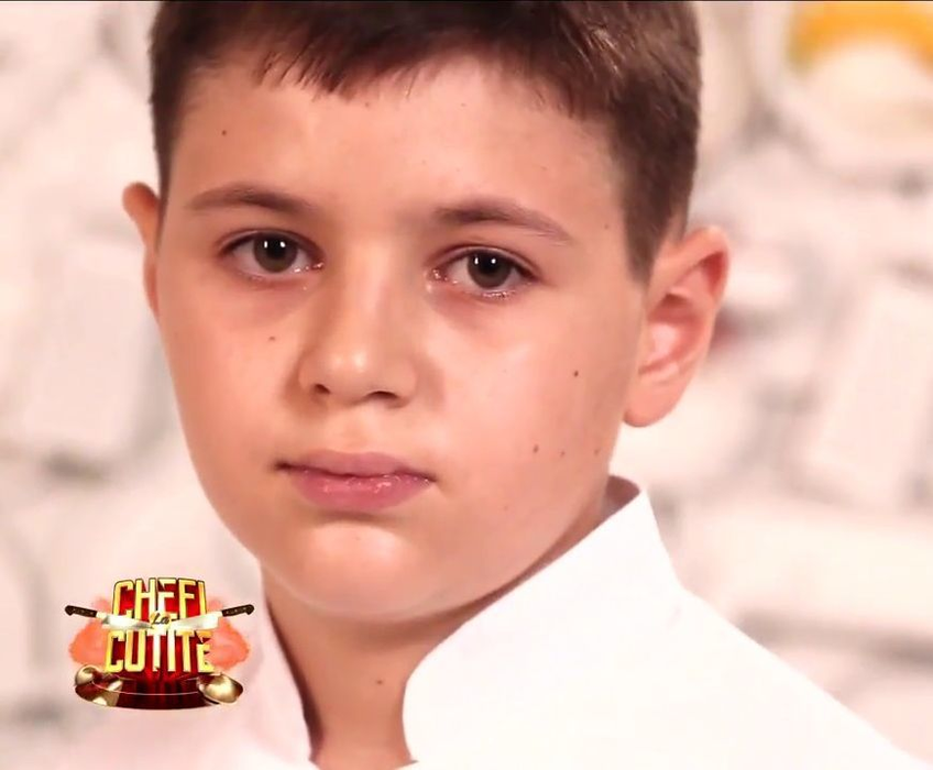 Alex i-a impresionat pe cei trei juraţi cu talentul lui