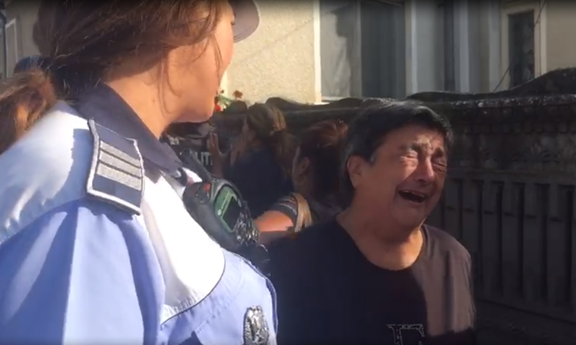 Transfigurată de durere, mama Luizei Melencu s-a luptat cu jandarmii ca să ajungă la Gheorghe Dincă. Ce a strigat bunica fetei