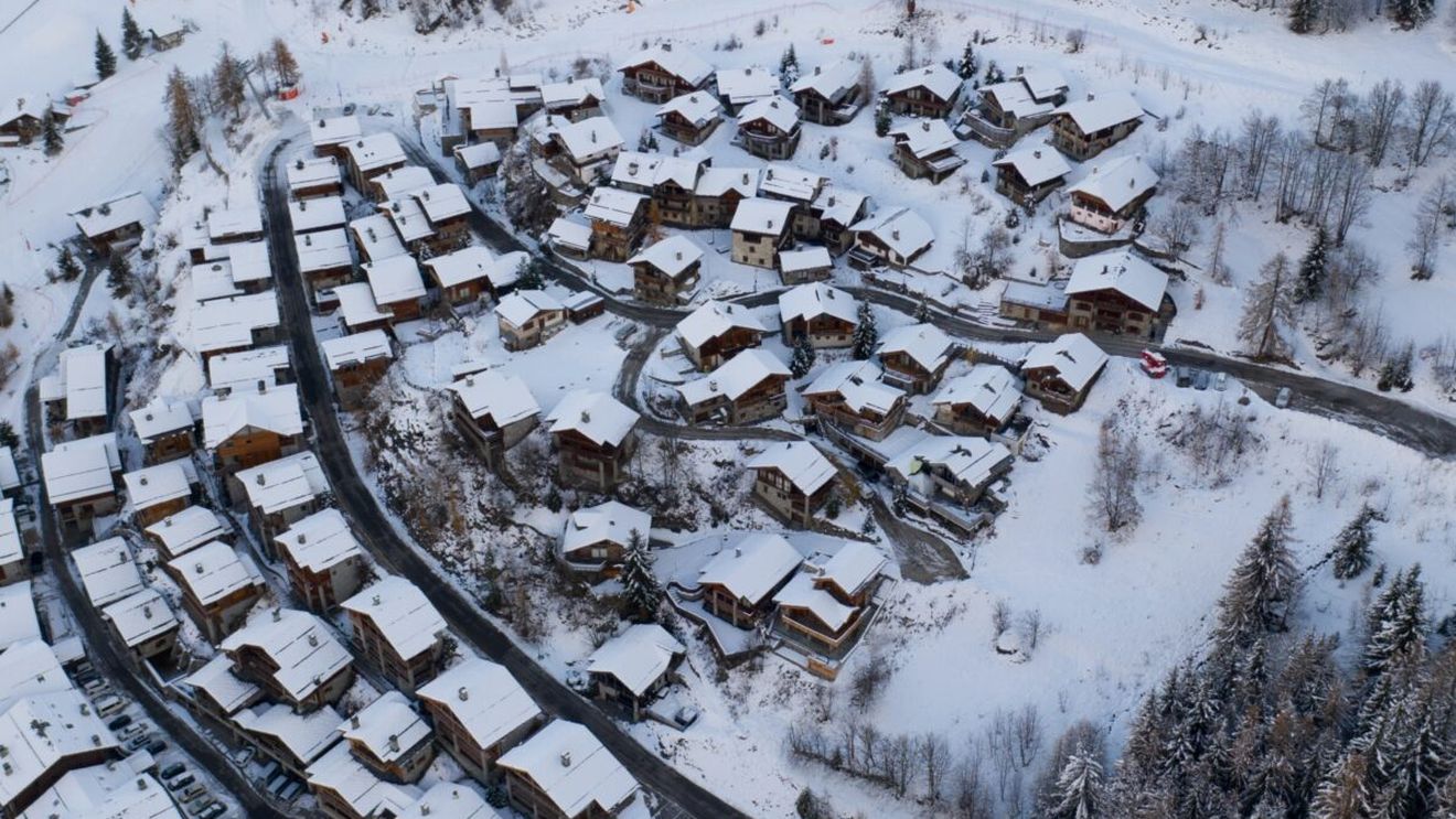 Prognoza meteo azi, 5 ianuarie 2026. Iarna nu cedează: România, sub nori și precipitații. Zonele în care vor crește temperaturile