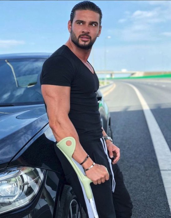 Dorian Popa, de urgență la spital! Artistul a ajuns în cârje: “Nu suport să te văd așa…“