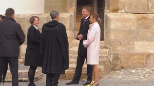 Carmen Iohannis a făcut furori! Cum s-a îmbrăcat Prima Doamnă la slujba de inaugurare a Catedralei Evanghelice din Sibiu