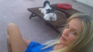 Ce picioare perfecte! Are peste 40 de ani, dar se poate lăuda cu un trup impecabil! Ce vedetă de la noi arată atât de bine?