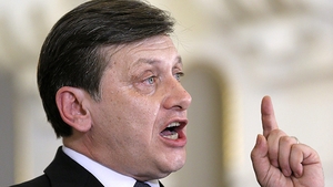 Principalul responsabil de ruperea USL este Crin Antonescu! Cota de incredere a presedintelui PNL a scazut dramatic