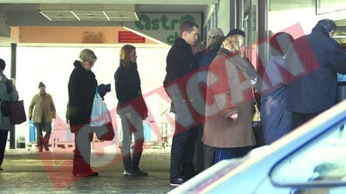 Fiul lui Adrian Nastase, la coada la covrigi