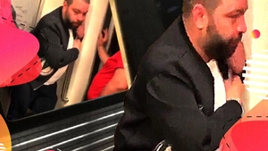 Filmare șocantă cu Florin Salam în metrou: ”Părea că nu se simte bine!”