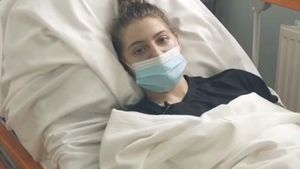 Dovada că minunile există. Maria, studenta de 19 ani din Rădăuți, care s-a trezit miracolos din comă, a revenit la școală