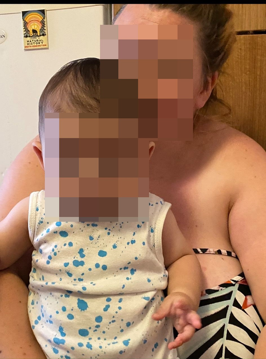 Femeia se consideră nedreptățită de autoritățile britanice care au decis ca băiețelul să rămână în grija tatălui său foto: arhivă personală