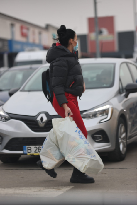 Lavinia Pîrva și-a îndeplinit sarcinile, iar apoi s-a răsfățat la shopping!  Soția lui Ștefan Bănică se descurcă în orice situație!