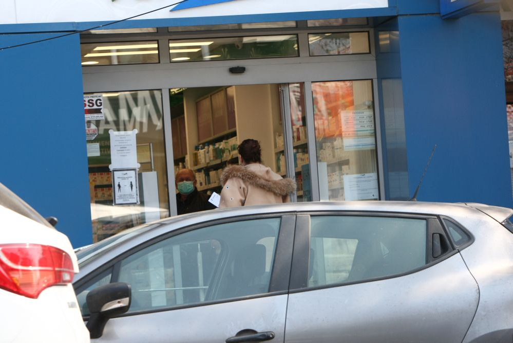 Oana Roman găsește, în sfârșit, o farmacie deschisă