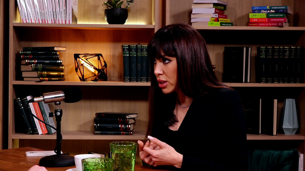 Denise Rifai se pregătește de apel, după ce a câștigat la primul termen cu Realitatea TV (Foto: CANCAN.RO)