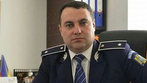 Maşina nouă i-a adus ghinion şefului Poliţiei Titu. Colegii lui l-au filmat "zburând" cu 121 km/h în localitate şi l-au lăsat pieton