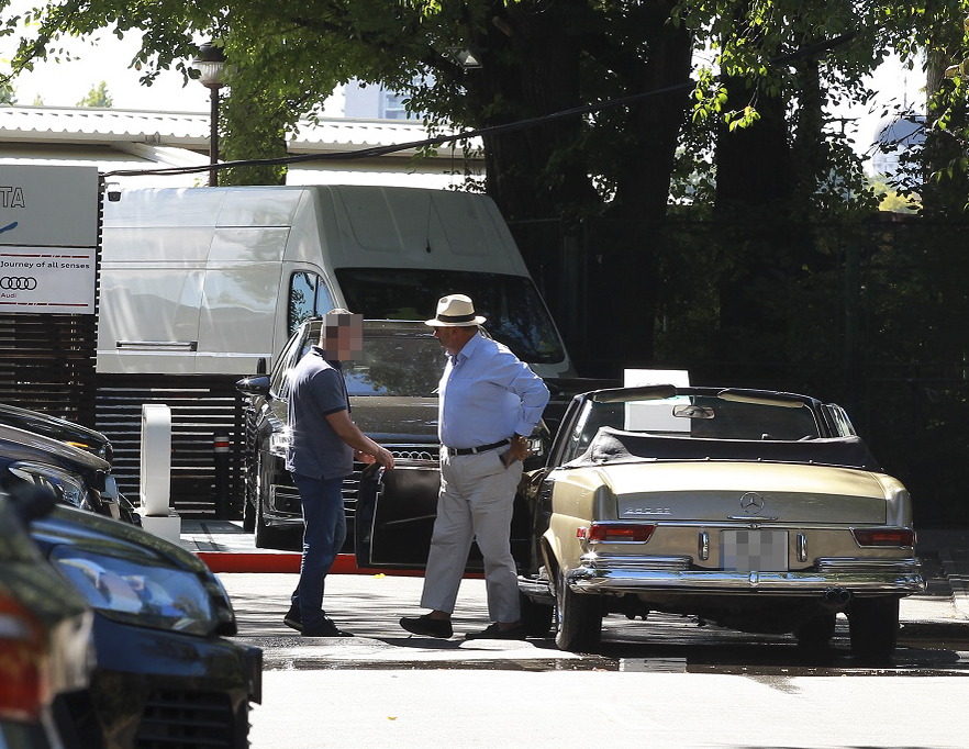 ”Tăticul McDonald’s și City Grill”, conduce un Mercedes  280 SE de peste 100.000 de euro