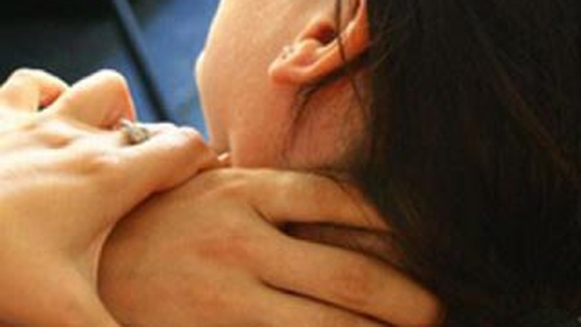 Un pusti de 16 ani si-a violat mama vitrega!