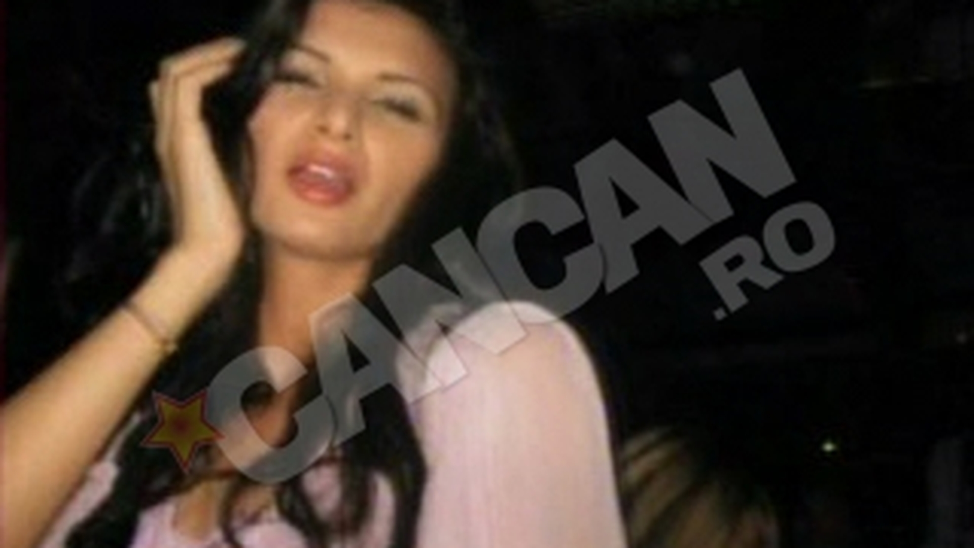 VIDEO Tehnicile Ramonei Gabor de agatat milionari: Dansa la mesele unde era sampanie, le zambea celor care fumau trabuc si le dadea numarul camerei de hotel ca sa primeasca daruri