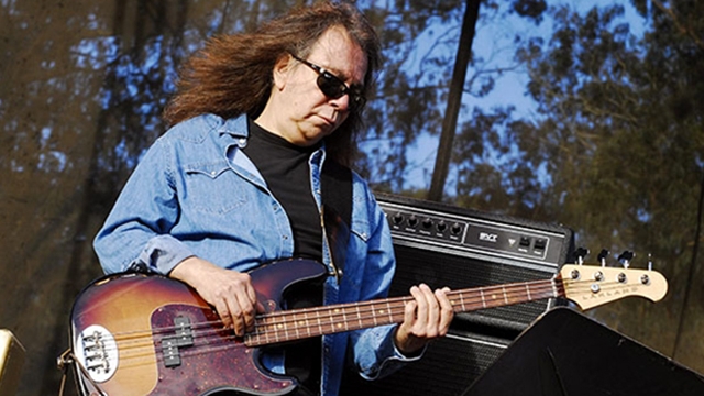 Tragedie in lumea muzicii! Rick Rosas, basistul lui Neil Young, a murit la vârsta de 65 de ani