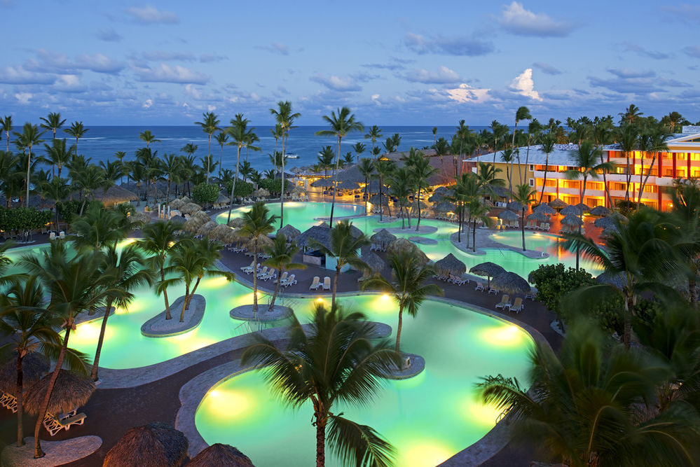 Punta Cana este un loc exotic, unde Adrian şi Sandra vor petrece clipe de vis