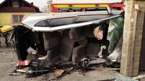 Grav accident de circulație în Suceava. O mașină a intrat într-un cap de pod, iar o persoană a decedat